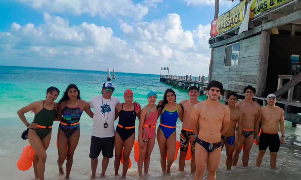 Delegación de natación de Aguascalientes en La Ruta del Arrecife Puerto Morelos