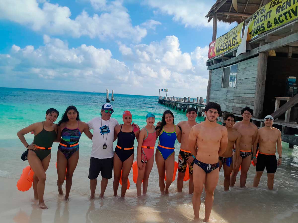 Delegación de natación de Aguascalientes en La Ruta del Arrecife Puerto Morelos