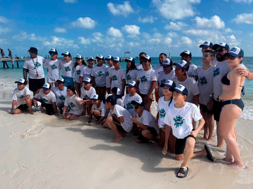 Delegación de natación de Aguascalientes en La Ruta del Arrecife Puerto Morelos