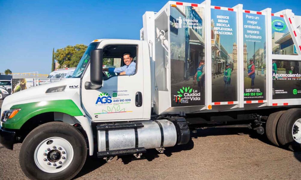 Entrega de nuevas unidades de servicios públicos Aguascalientes Leo Montañez