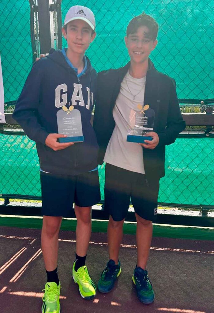 Eugenio González Hernández recibiendo trofeo en Club Campestre Aguascalientes 2026.