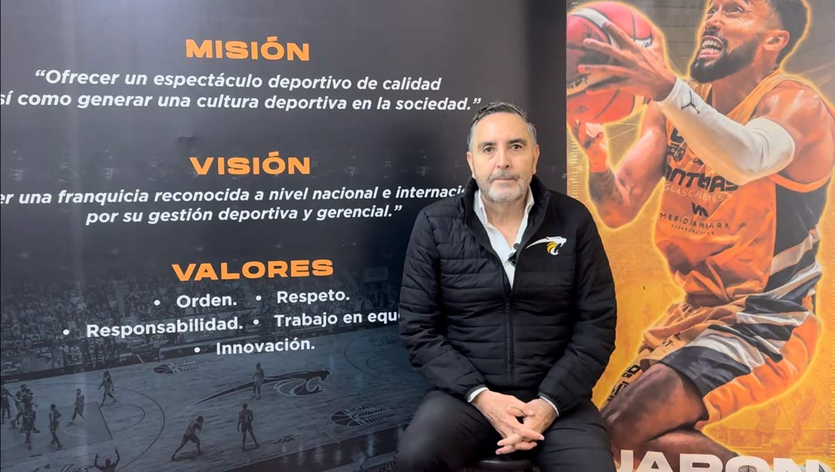 Gabriel Delgado, presidente del club, dando declaraciones sobre el equipo femenino