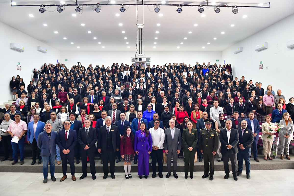 Gobernadora Tere Jiménez en el aniversario de la Escuela Normal Rural Justo Sierra Méndez.