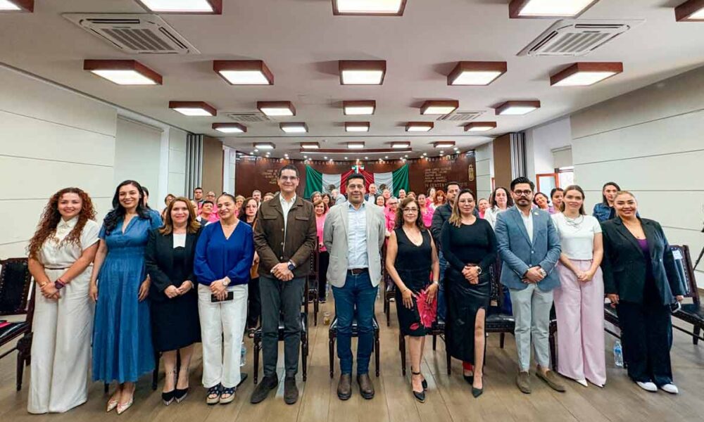 Leo Montañez entrega 60 prótesis mamarias a sobrevivientes de cáncer en Aguascalientes