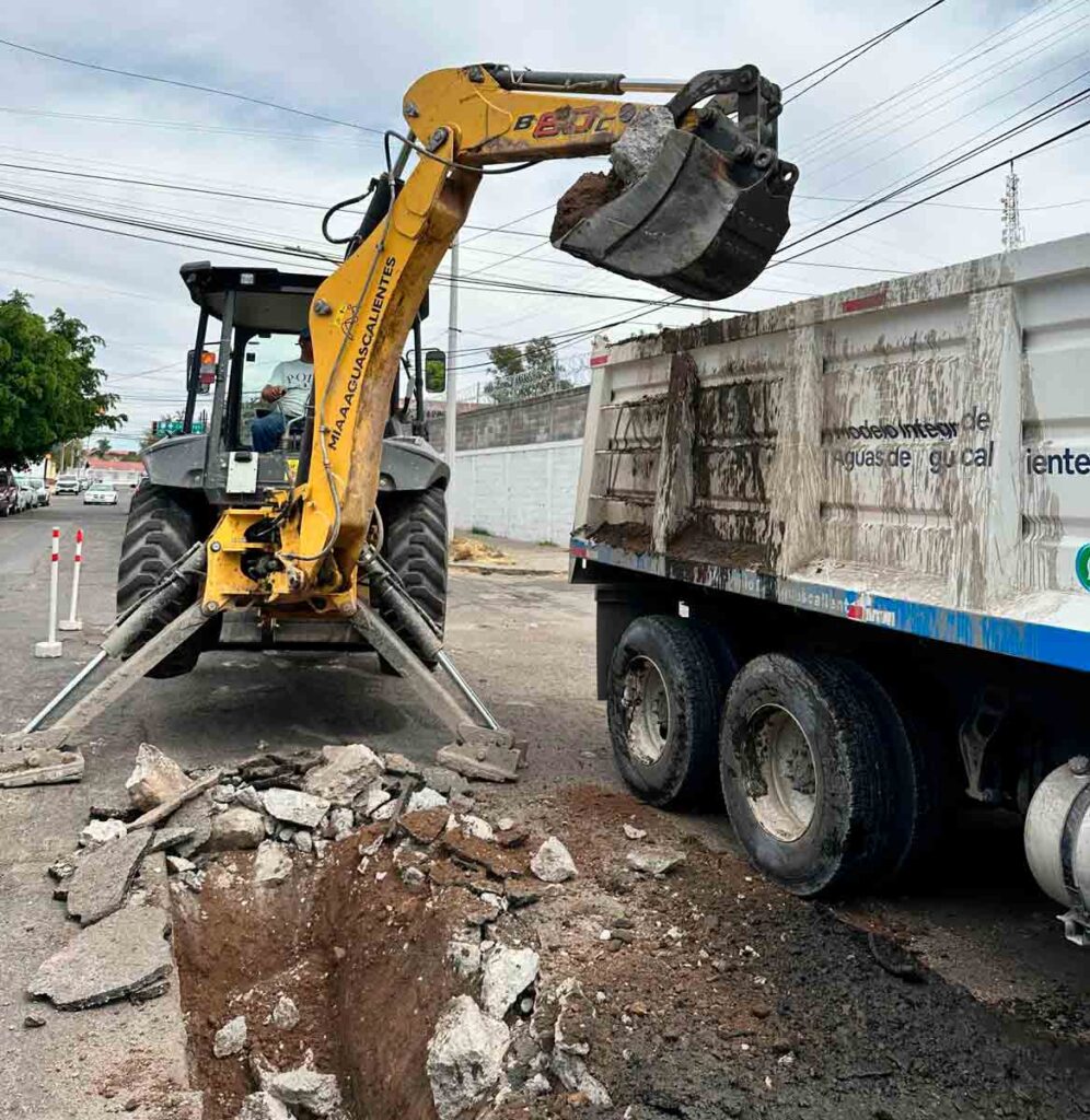 Leo Montañez moderniza red de alcantarillado en la colonia Gremial: Invierten 840 mil pesos en infraestructura