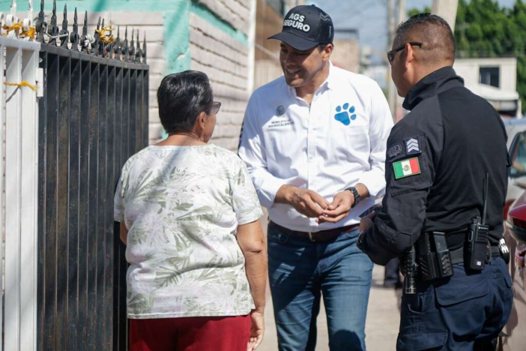 Leo Montañez refuerza servicios y seguridad en Infonavit Las Viñas: Recorrido casa por casa en Aguascalientes