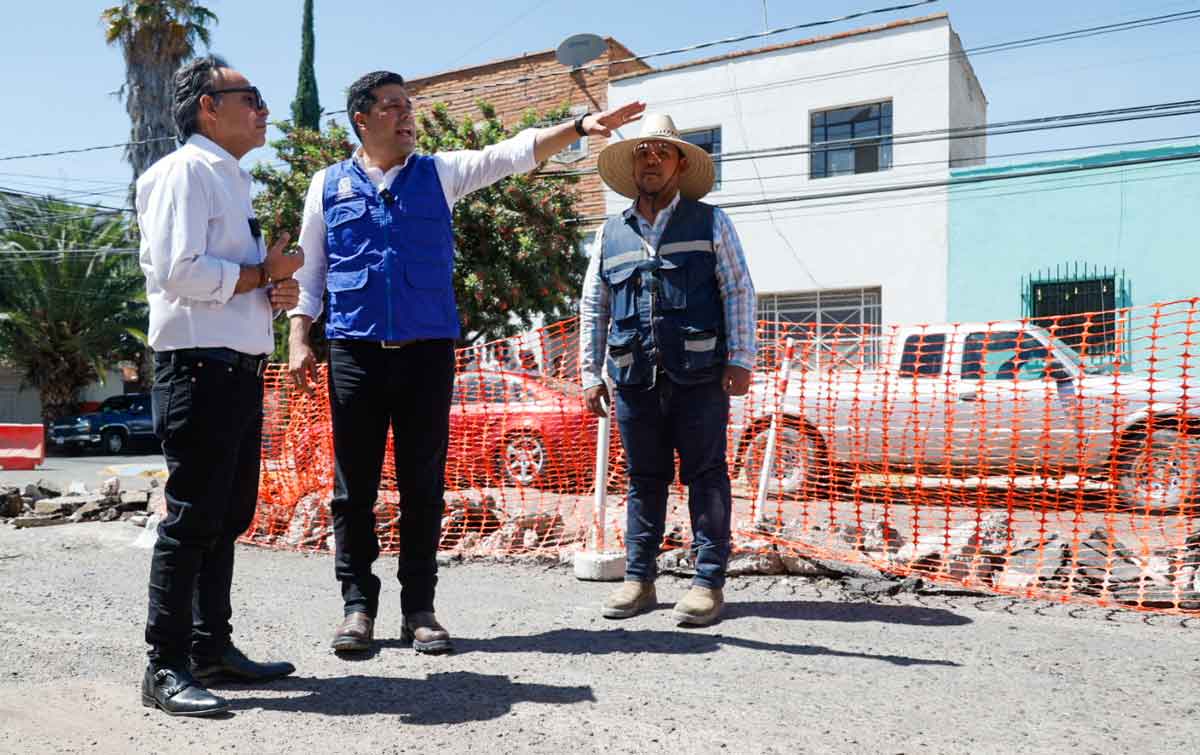 Leo Montañez supervisa modernización del alcantarillado en la colonia Gremial