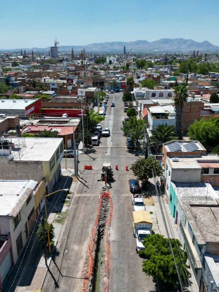 Leo Montañez supervisa modernización del alcantarillado en la colonia Gremial: MIAA refuerza infraestructura