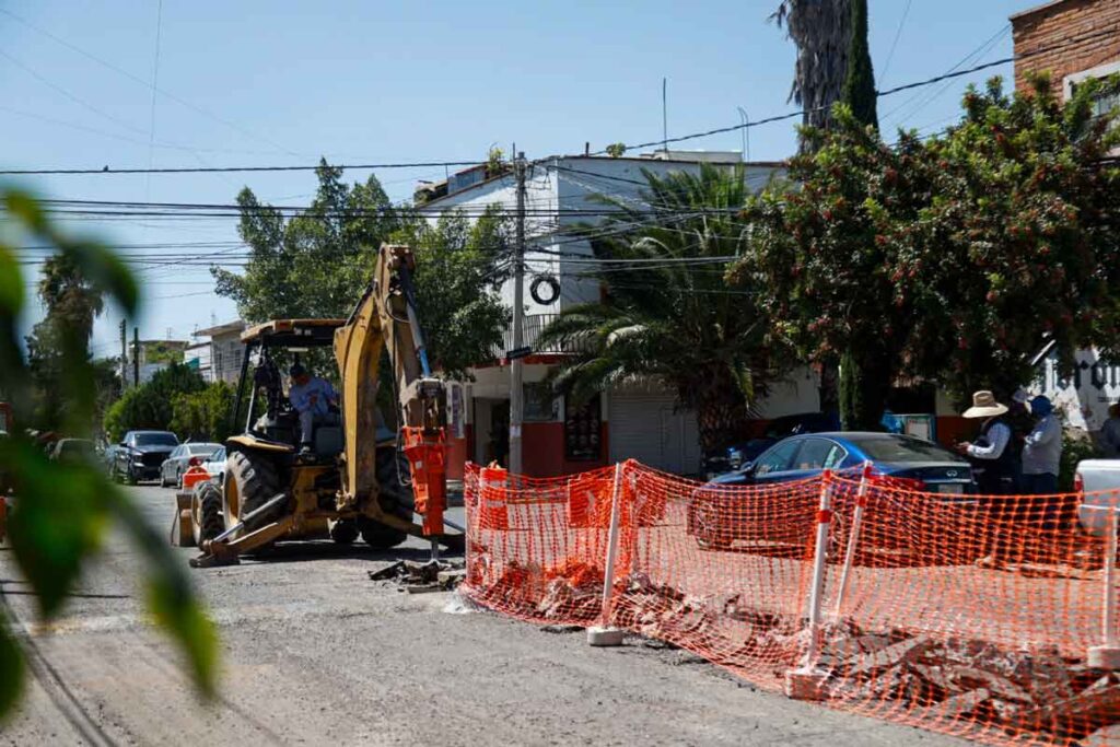 Leo Montañez supervisa modernización del alcantarillado en la colonia Gremial: MIAA refuerza infraestructura
