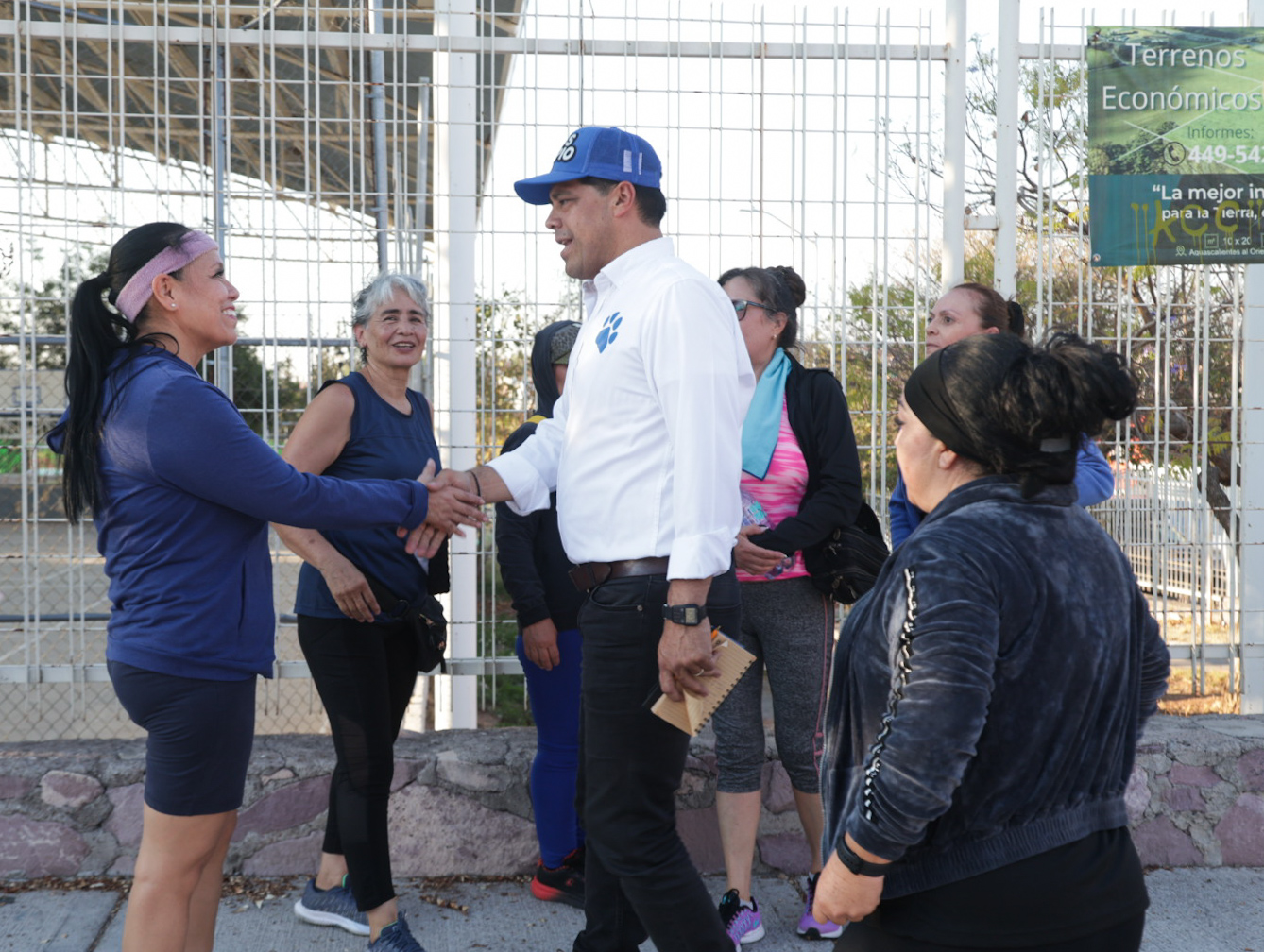 Leo Montañez refuerza atención ciudadana y servicios públicos en el fraccionamiento Mujeres Ilustres