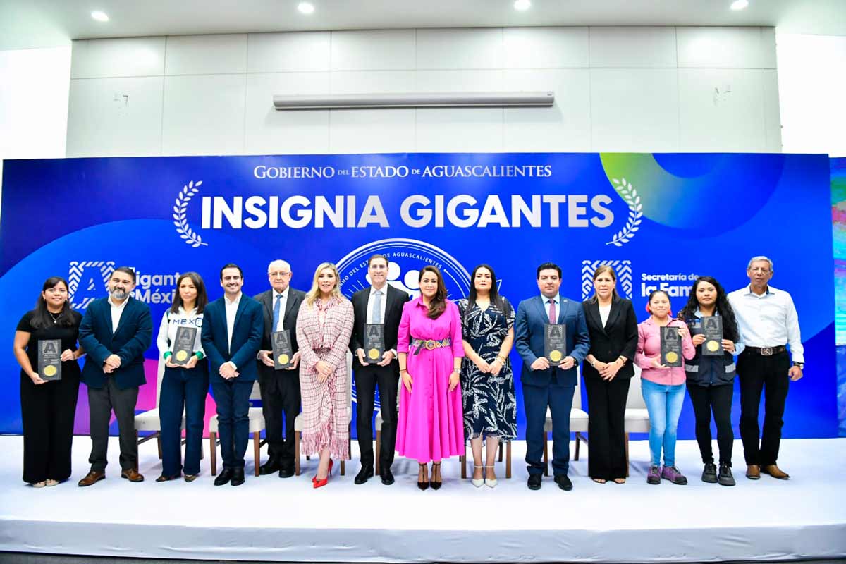 21 empresas de Aguascalientes reciben el distintivo "Empresa Familiarmente Amigable"