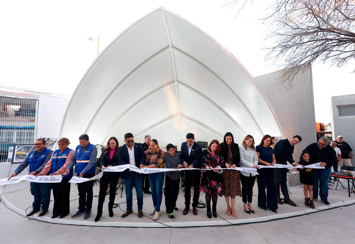 Leo Montañez entrega foro acústico y nuevos instrumentos a la Orquesta COMPÁZ en Lomas del Mirador