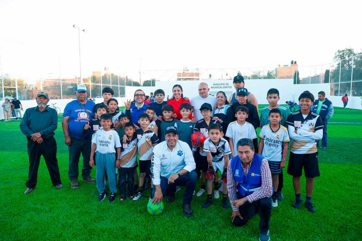 Leo Montañez entrega nueva cancha de fútbol en Cañada Honda para fortalecer el tejido social en Aguascalientes