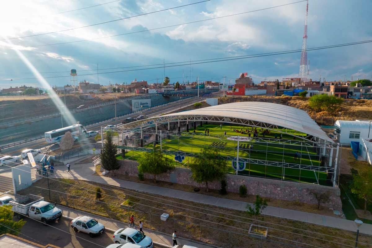 Leo Montañez impulsa el deporte en Aguascalientes con nueva cancha de fútbol 7 en Pensadores Mexicanos