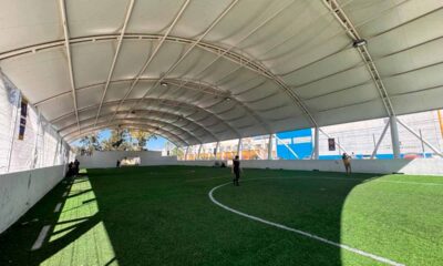 Leo Montañez rehabilita cancha de fútbol 7 en Canal Interceptor Aguascalientes