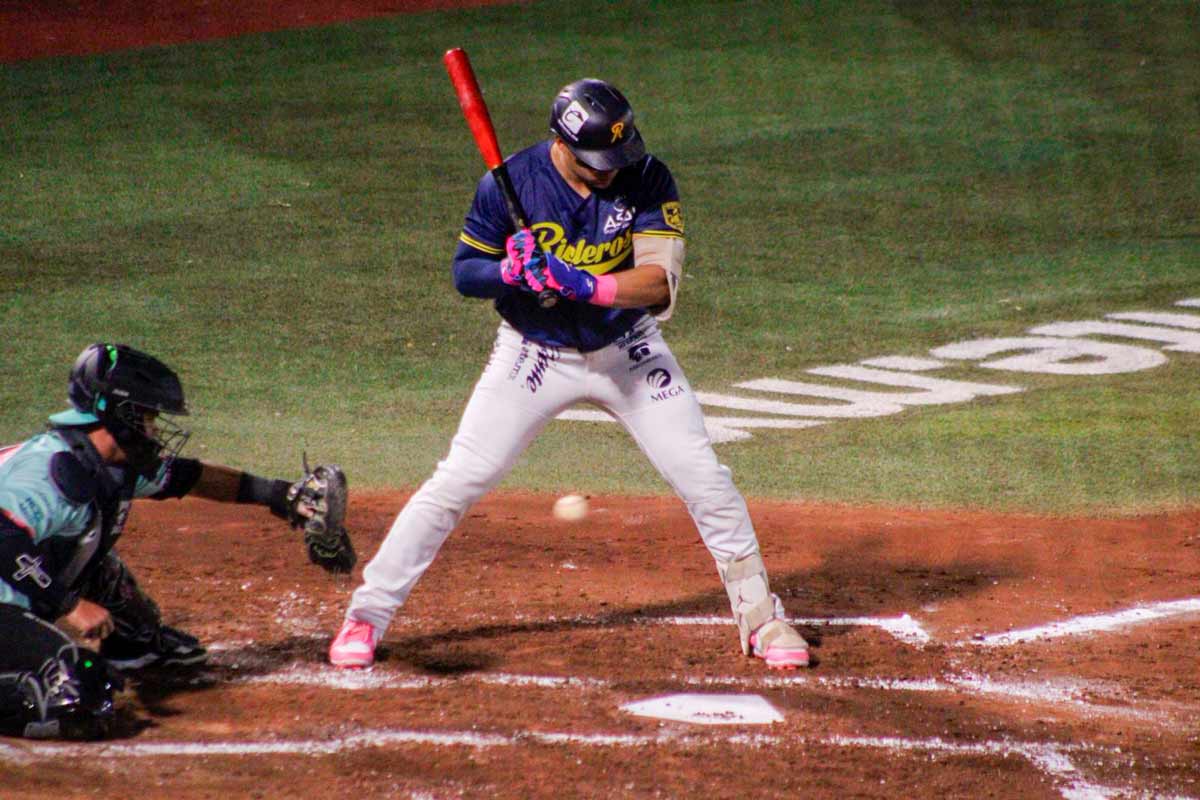 Rieleros de Aguascalientes remonta ante Saraperos y empata la serie en la LMB