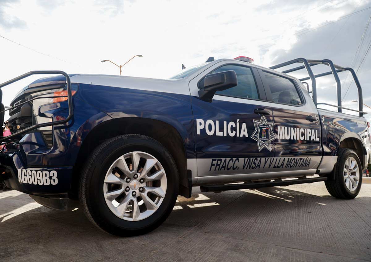 Entrega de patrullas en Villa Montaña y VNSA por Leo Montañez