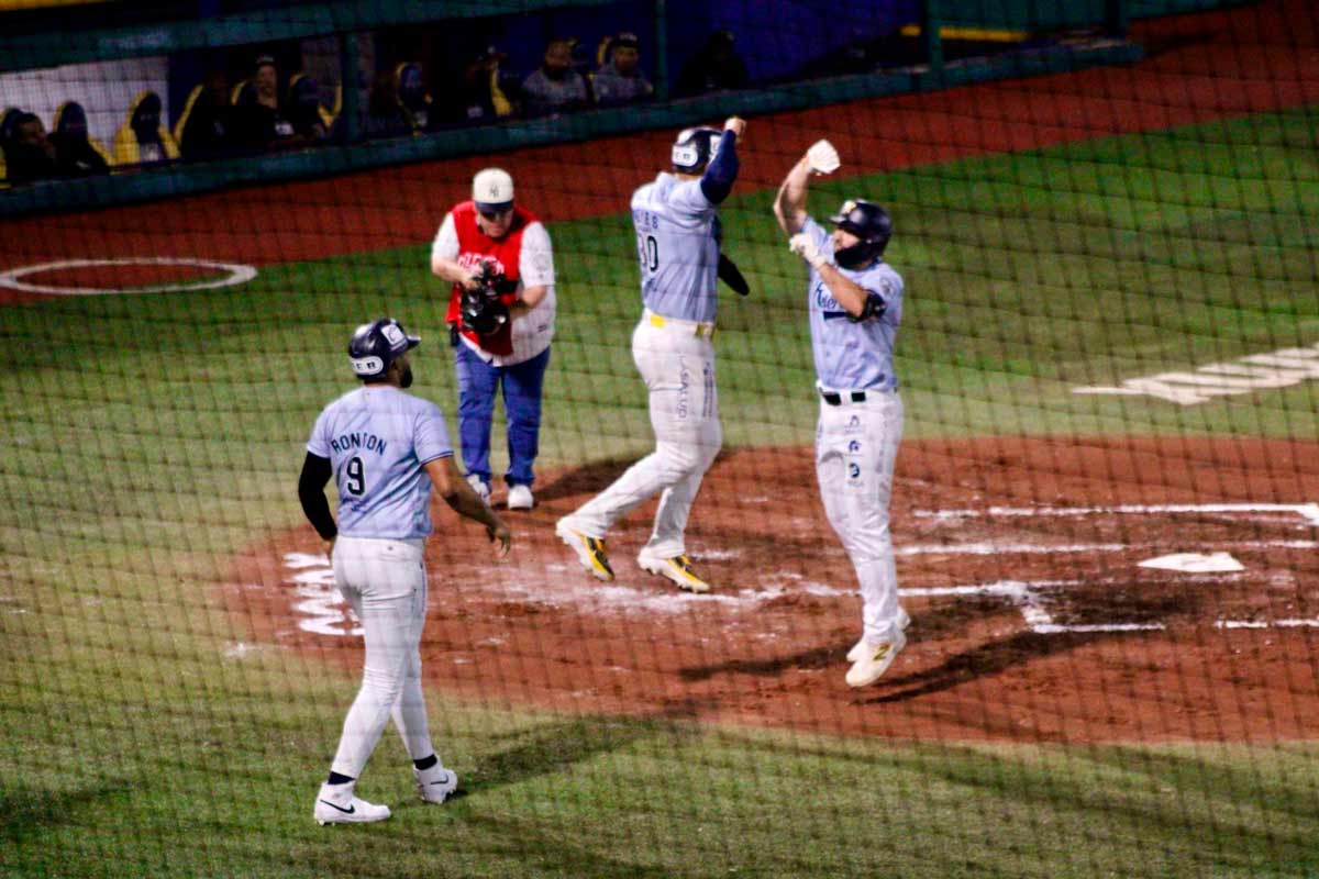 Rieleros de Aguascalientes vencen a Tecolotes con joya de Matt Batten