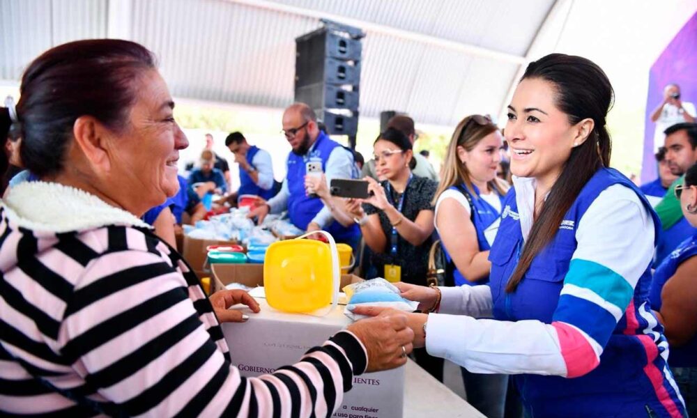 Tere Jiménez entrega apoyos a madres de Aguascalientes