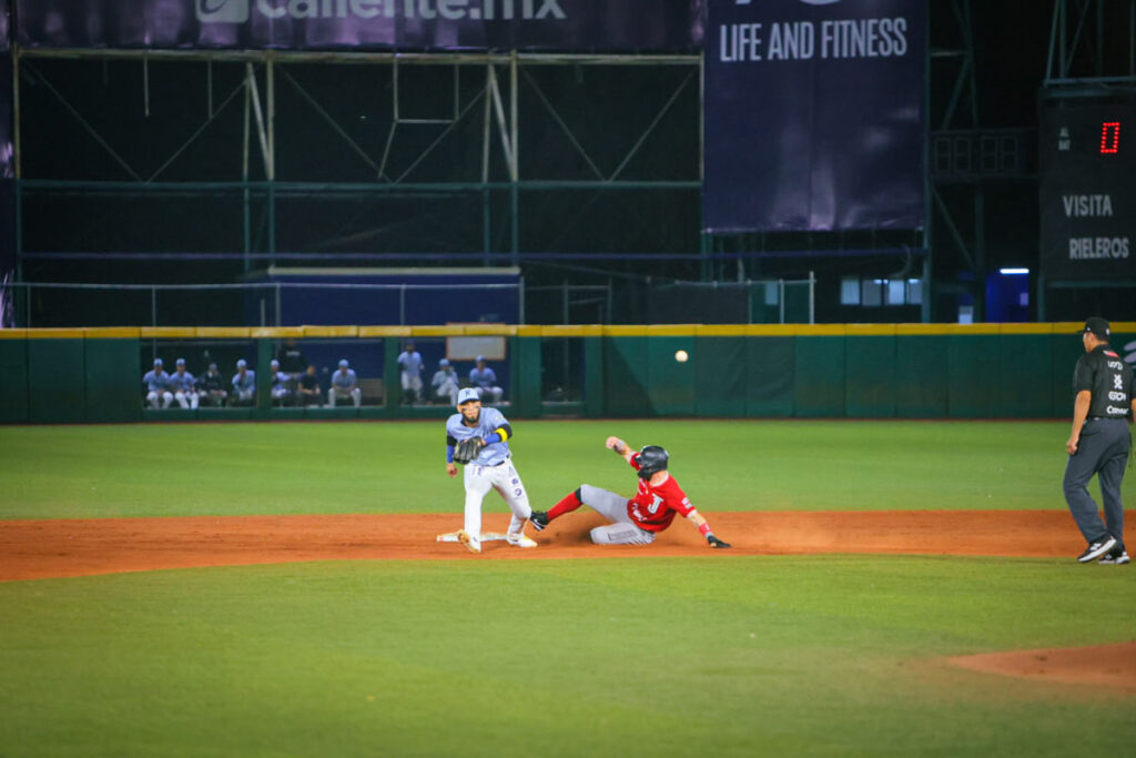 Béisbol: Toros se impone a Rieleros con contundente rally en la séptima