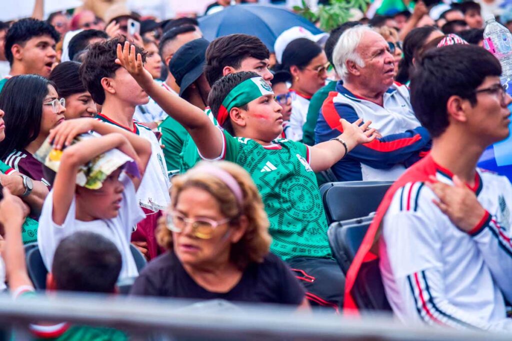 Afición de Aguascalientes celebra victoria de México ante Sudáfrica