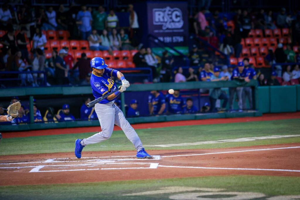 Charros de Jalisco derrota 6-3 a Rieleros en el Parque Alberto Romo Chávez