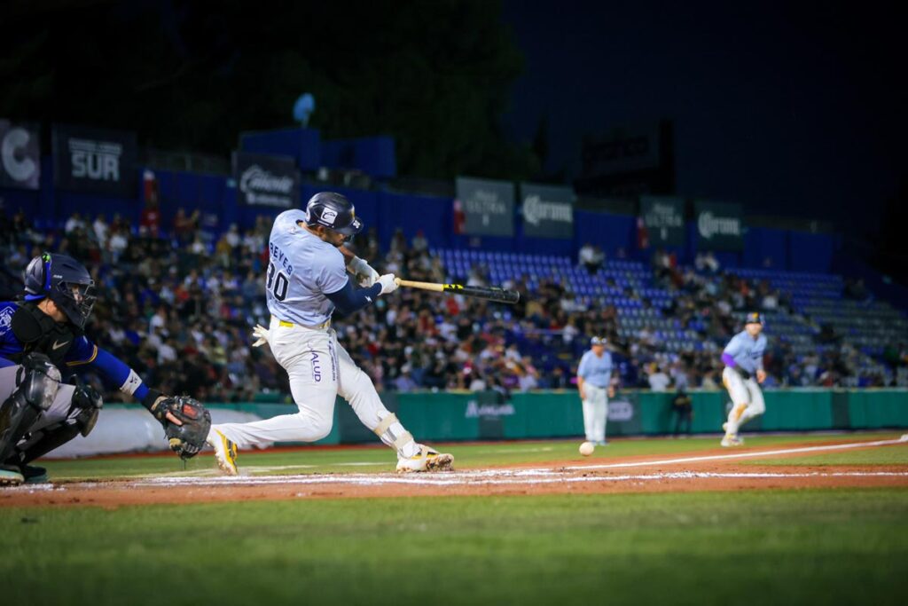 Charros de Jalisco derrota 6-3 a Rieleros en el Parque Alberto Romo Chávez