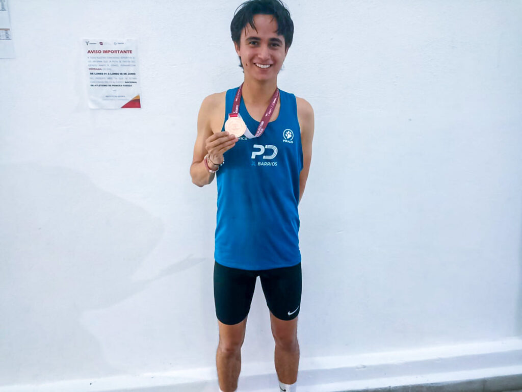 Ián Sánchez gana bronce en 1500 mts del Nacional de Atletismo 2026